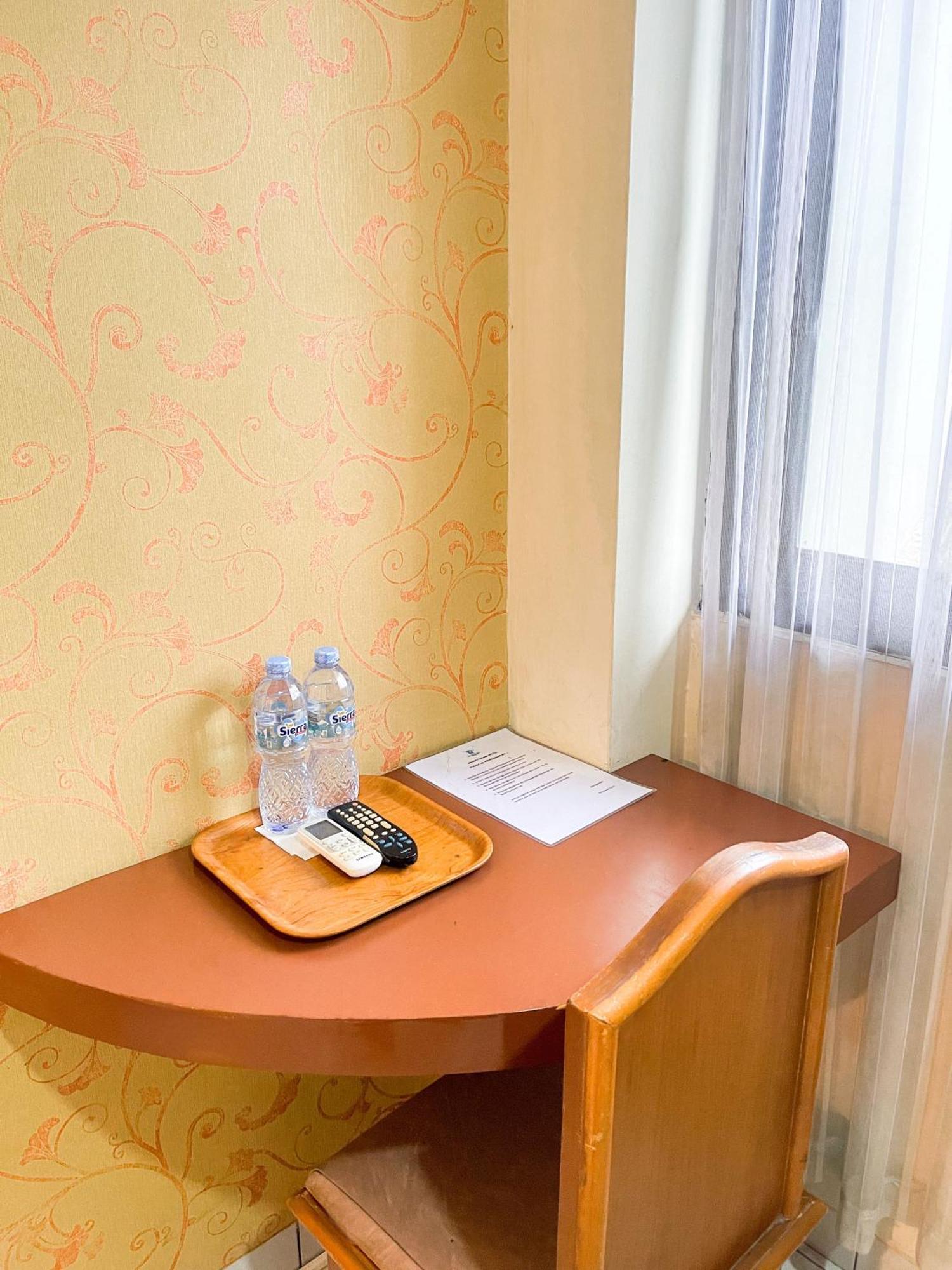 Hotel Posters 2*